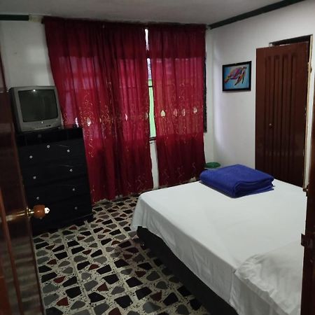 Hostal La 18 Перейра Экстерьер фото