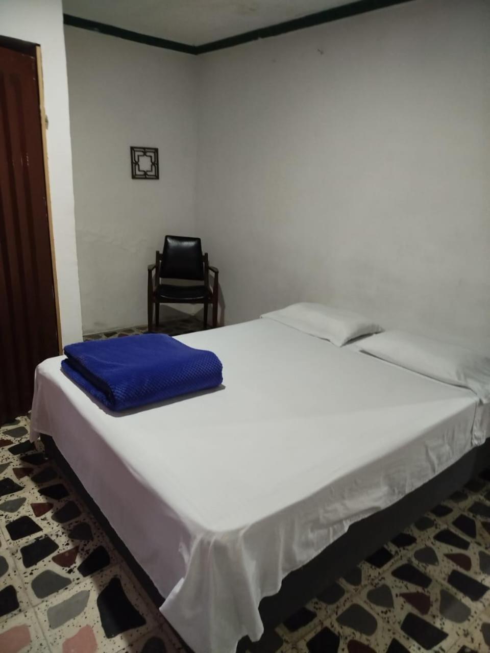 Hostal La 18 Перейра Экстерьер фото