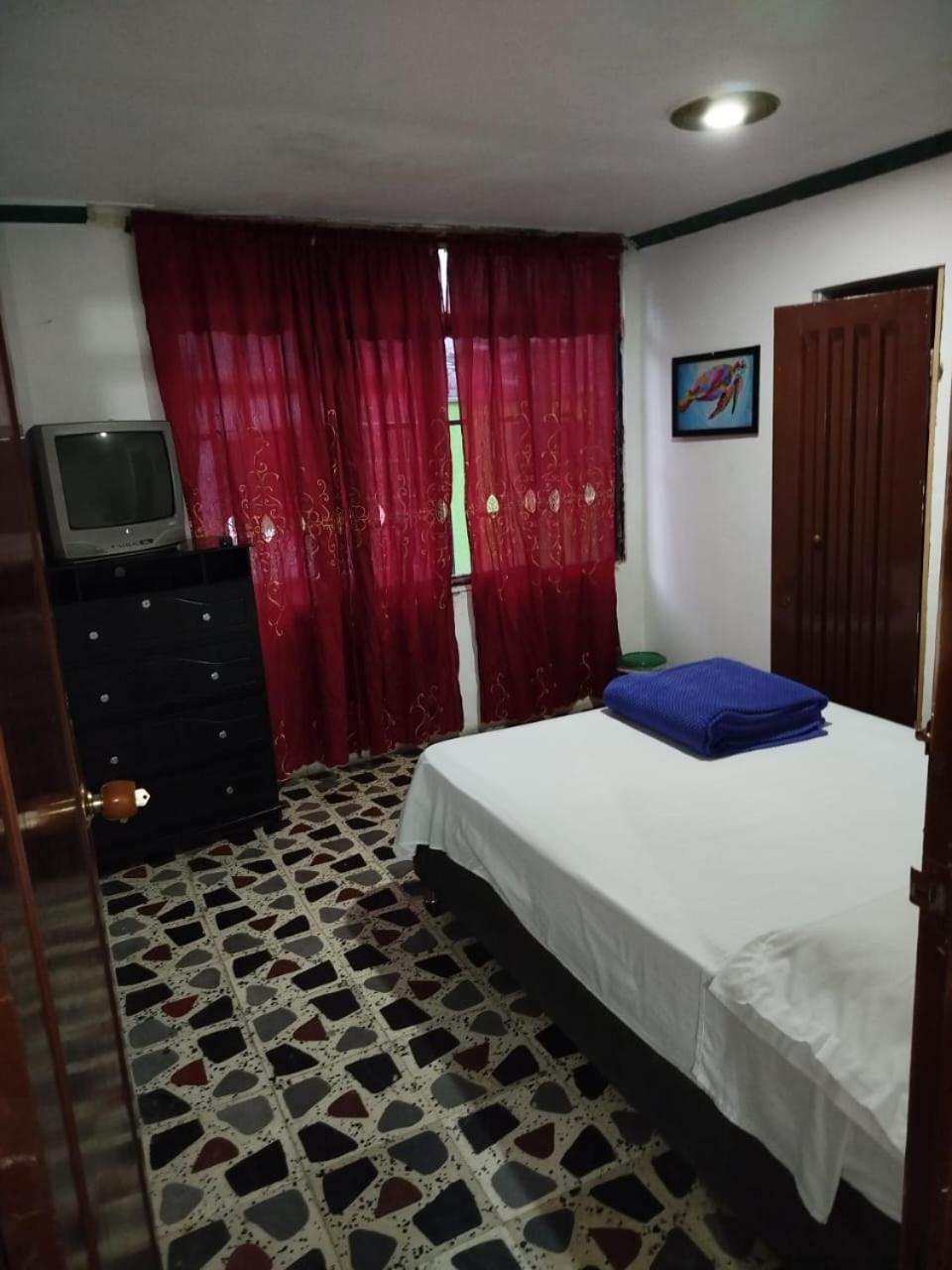 Hostal La 18 Перейра Экстерьер фото