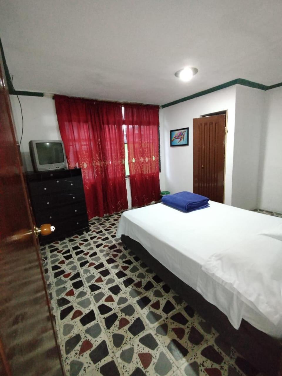 Hostal La 18 Перейра Экстерьер фото